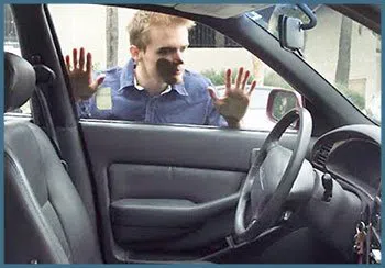 Safe Key Shop Lake Worth, FL 561-348-2505 - 19-locked-keys-in-car